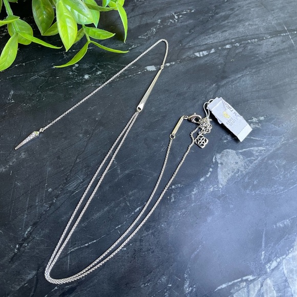 Kendra Scott Vivian Necklace Silver New
With Tag - Picture 6 of 13